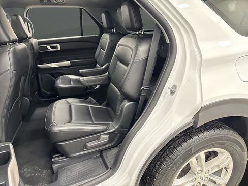 Used 2023 Ford Explorer XLT AWD/4WD image 29