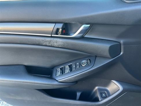 Used 2018 Honda Accord Sport image 19