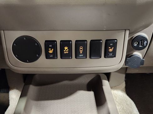 Used 2017 Nissan Frontier SL image 41