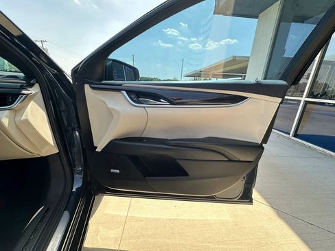 Used 2013 Cadillac XTS Platinum w/ Driver Assist Package FWD image 32