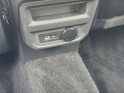 Used 2023 Volkswagen Tiguan SE w/ Panoramic Sunroof Package AWD/4WD image 9