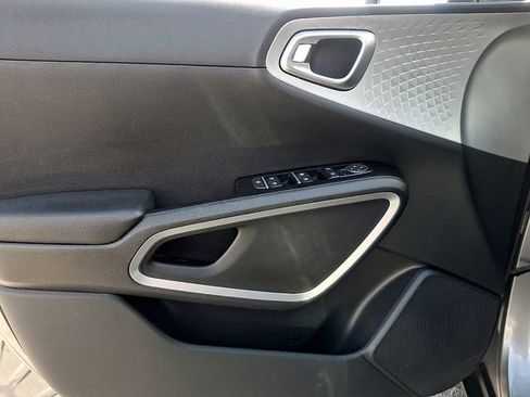 Used 2023 Kia Soul LX w/ LX Technology Package FWD image 12