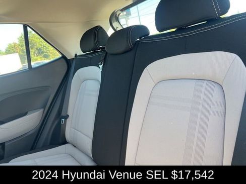 Used 2024 Hyundai Venue SEL image 27