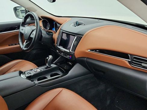 Used 2017 Maserati Levante image 26