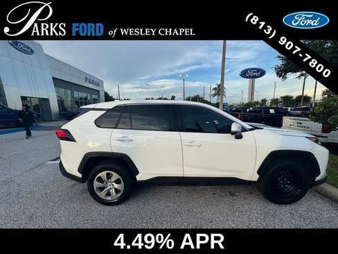 Used 2022 Toyota RAV4 LE FWD image 4