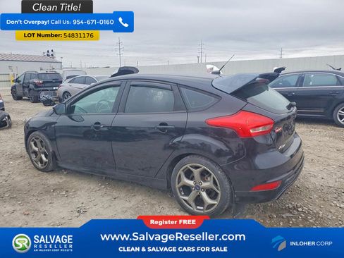 Used 2016 Ford Focus SE w/ SE Sport Package FWD image 3