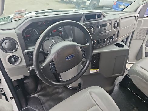 Used 2019 Ford E-450 and Econoline 450 Super Duty w/ Power Windows & Locks Group image 17