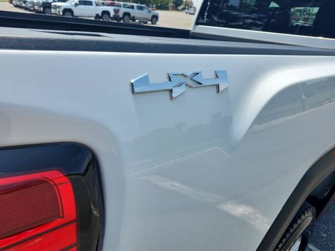 Certified 2025 GMC Sierra 2500 Pro w/ Convenience Package AWD/4WD image 5