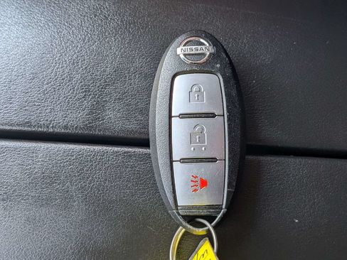 Used 2021 Nissan Rogue S FWD image 30