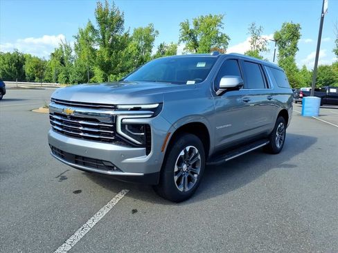 New 2026 Chevrolet Suburban LT w/ Comfort Package AWD/4WD image 32