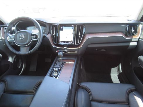 Used 2019 Volvo XC60 T5 Inscription w/ Protection Package Premier image 12