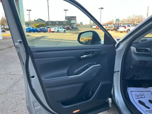 Certified 2024 Toyota Highlander LE image 13