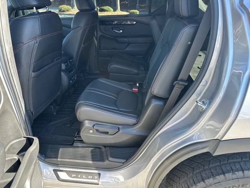 Used 2025 Honda Pilot TrailSport image 21