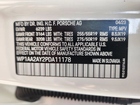 Used 2023 Porsche Cayenne Platinum Edition image 30