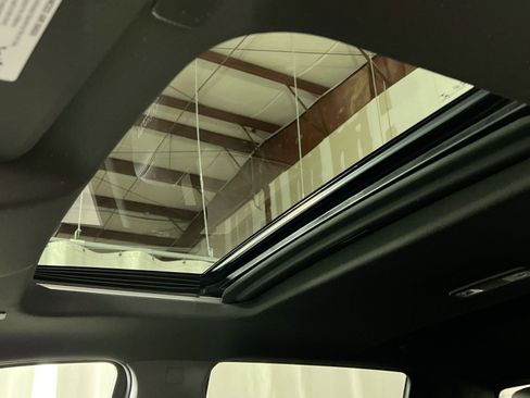 Used 2021 Chevrolet Silverado 1500 High Country w/ Technology Package image 25