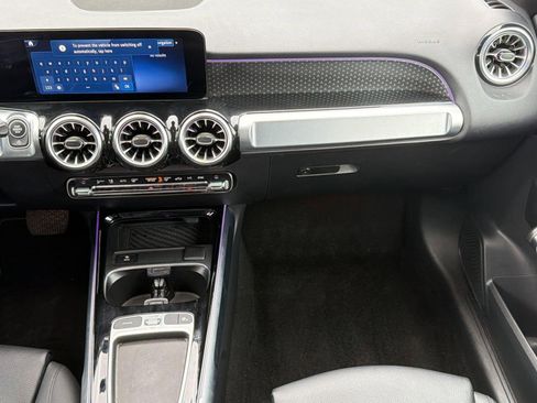 Used 2025 Mercedes-Benz GLB 250 4MATIC image 26