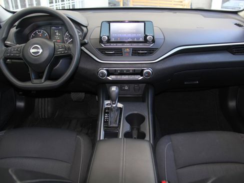 Used 2024 Nissan Altima 2.5 S FWD image 9
