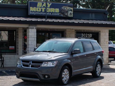 Used 2019 Dodge Journey SE w/ Connectivity Group FWD image 1