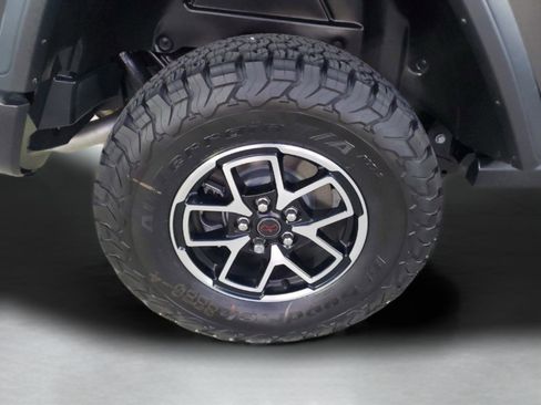 Used 2025 Jeep Wrangler Unlimited Rubicon w/ Technology Group image 30