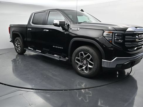 Used 2023 GMC Sierra 1500 SLT w/ SLT Premium Package AWD/4WD image 2