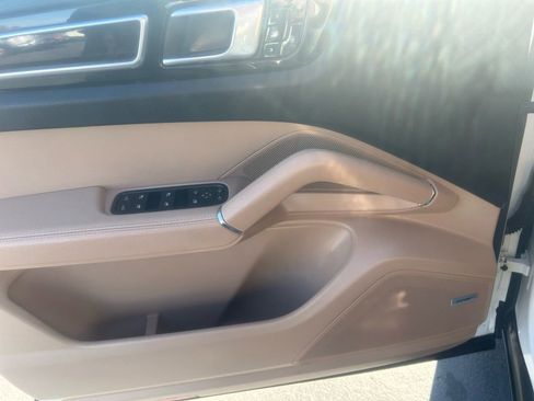 Used 2019 Porsche Cayenne image 17