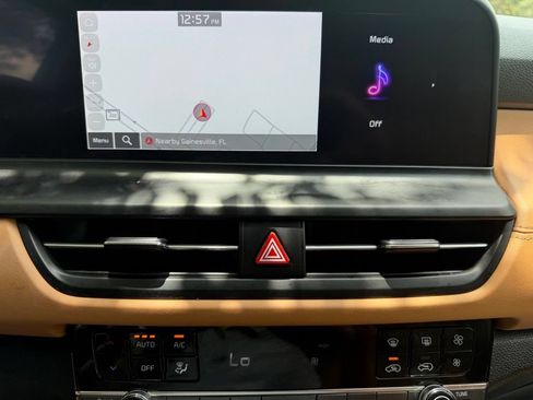 Used 2024 Kia Seltos EX FWD image 25