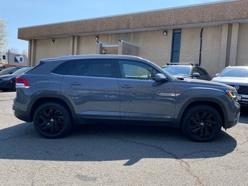 Used 2022 Volkswagen Atlas Cross Sport SE w/ Panoramic Sunroof Package AWD/4WD image 2