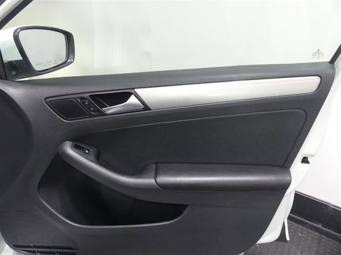 Used 2017 Volkswagen Jetta S image 17