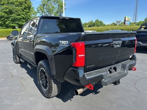 Used 2024 Toyota Tacoma TRD Off-Road AWD/4WD image 10