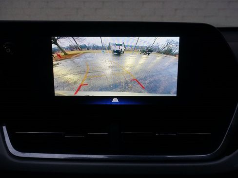 Certified 2025 Chevrolet Trax LT w/ LT Convenience Package image 18