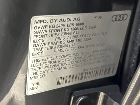 Used 2025 Audi Q5 Premium w/ Convenience Package image 27