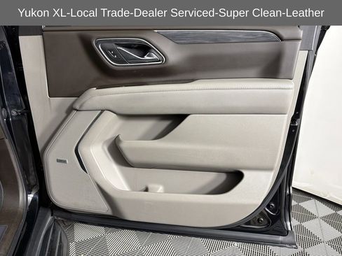 Used 2022 GMC Yukon XL SLT w/ SLT Luxury Package image 12