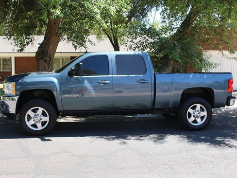 Used 2013 Chevrolet Silverado 2500 LTZ w/ LTZ Plus Package AWD/4WD image 2