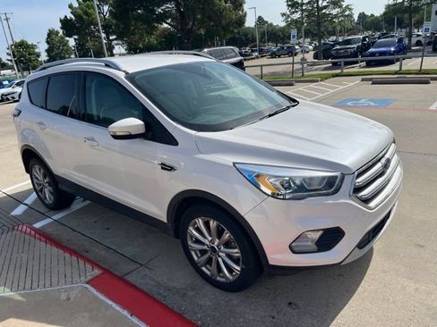 Used 2017 Ford Escape Titanium FWD image 3