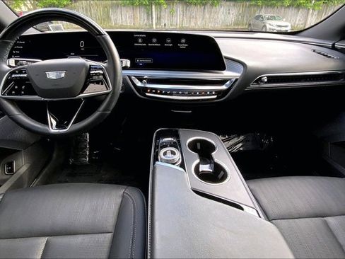 Used 2024 Cadillac Lyriq Luxury AWD/4WD image 15