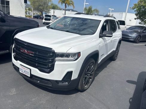 Used 2023 GMC Acadia SLE w/ Elevation Edition FWD image 2
