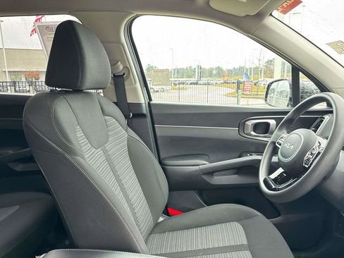 Used 2025 Kia Sorento LX image 15