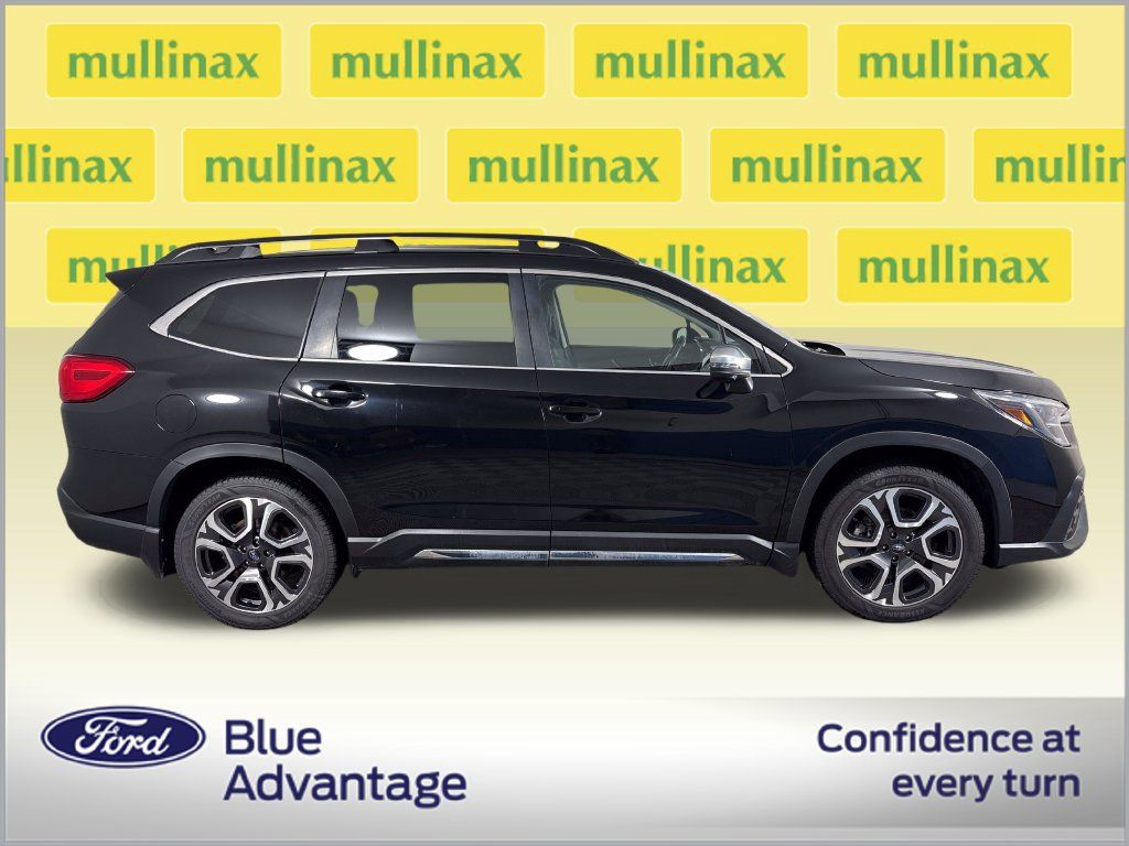Used 2023 Subaru Ascent Limited w/ Technology Package AWD/4WD image 2