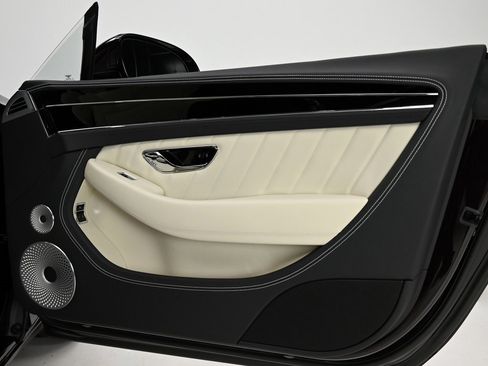 Used 2024 Bentley Continental GT V8 image 21