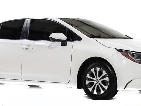 Used 2020 Toyota Corolla LE image 1