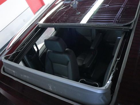 Used 2022 Chevrolet Tahoe LT w/ Luxury Package RWD image 18