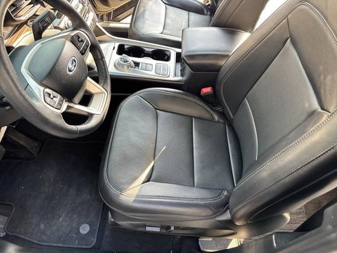 Used 2024 Ford Explorer Limited image 12