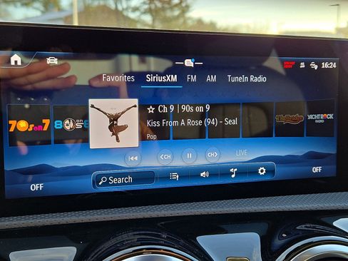 Used 2025 Mercedes-Benz CLA 250 4MATIC image 18