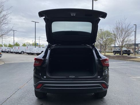 Used 2025 Chevrolet Trax RS FWD image 11