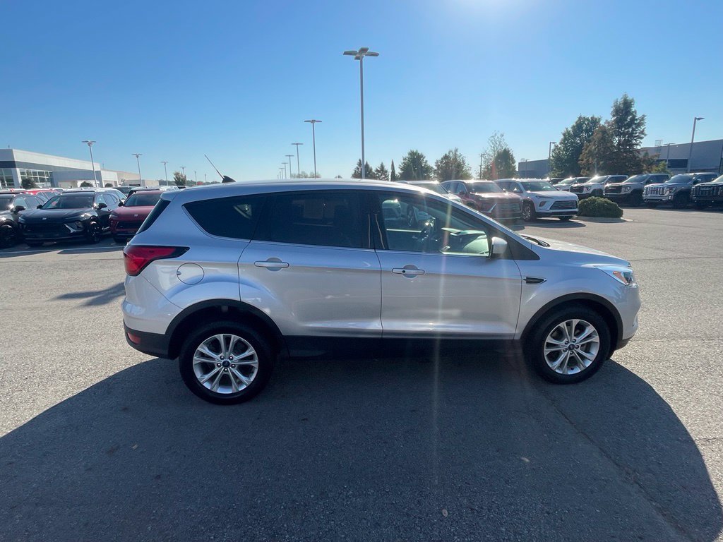Used 2019 Ford Escape SE FWD image 5