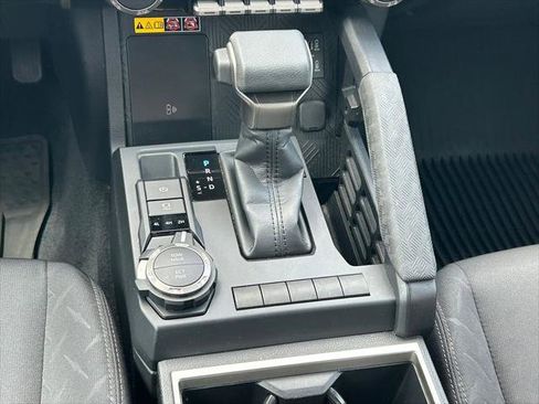 Certified 2025 Toyota Tacoma SR5 AWD/4WD image 21