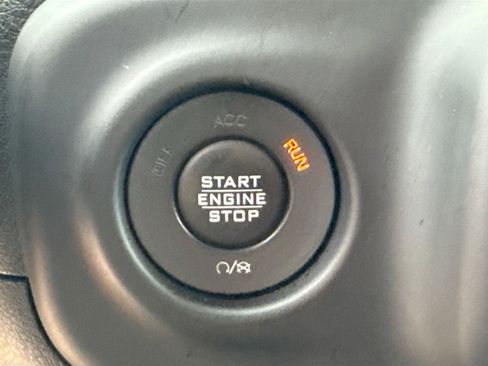 Used 2019 Jeep Wrangler Unlimited Sahara w/ Dual Top Group image 33