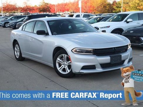 Used 2023 Dodge Charger SXT image 2
