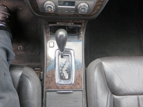 Used 2010 Cadillac DTS Luxury FWD image 21