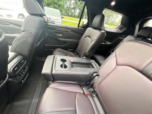 Used 2025 Honda Pilot Black Edition image 32